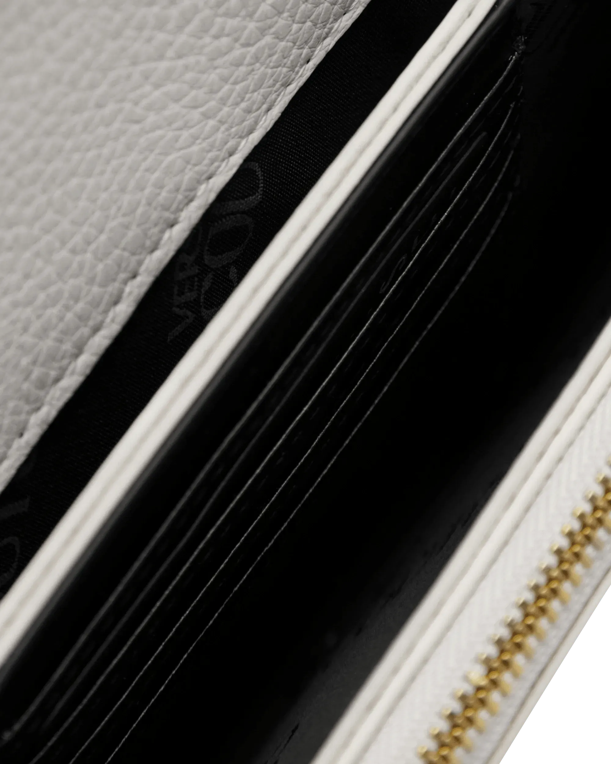 Couture Chain Wallet - DIHSAN