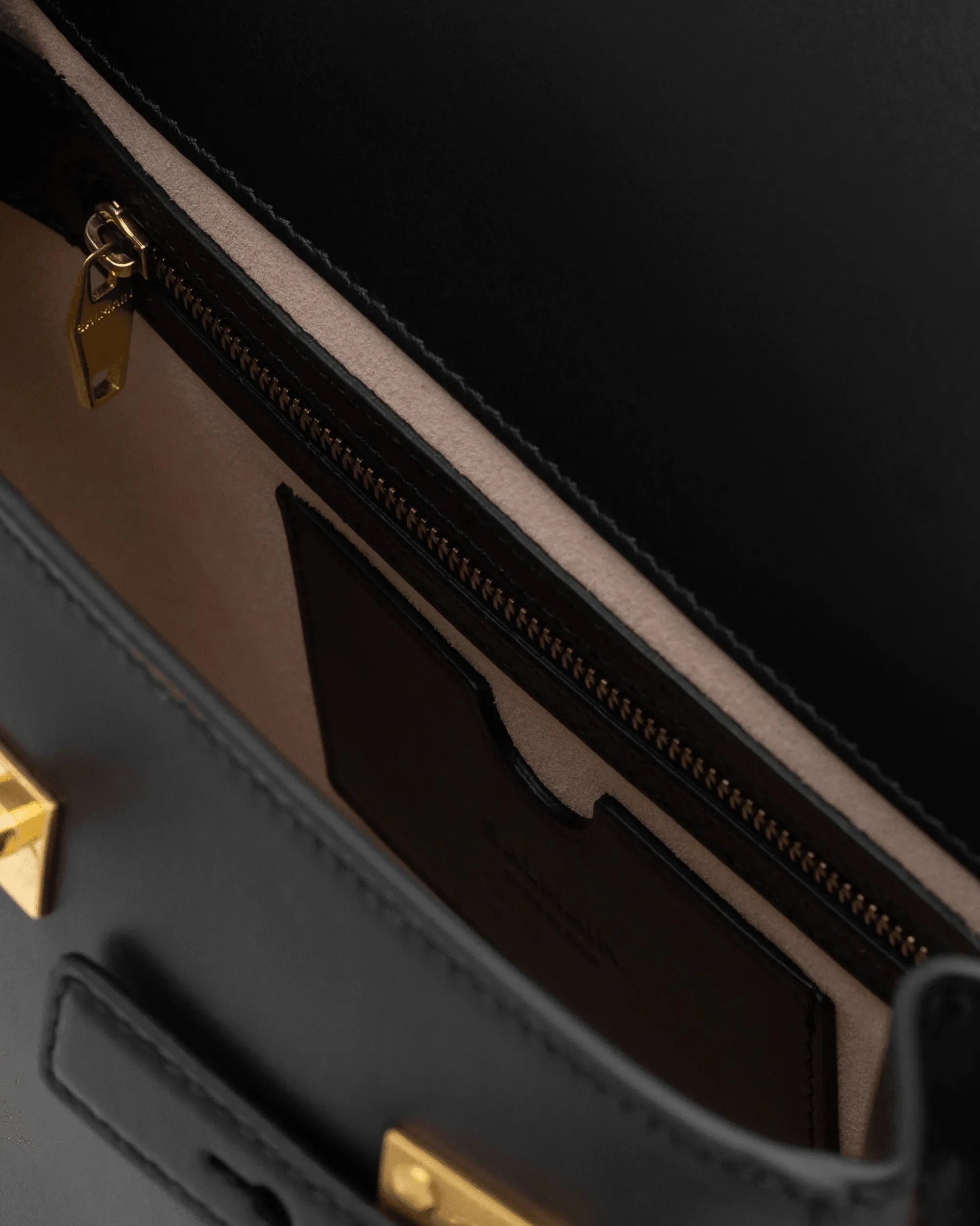 B-Buzz 23 Leather Tote Bag - DIHSAN