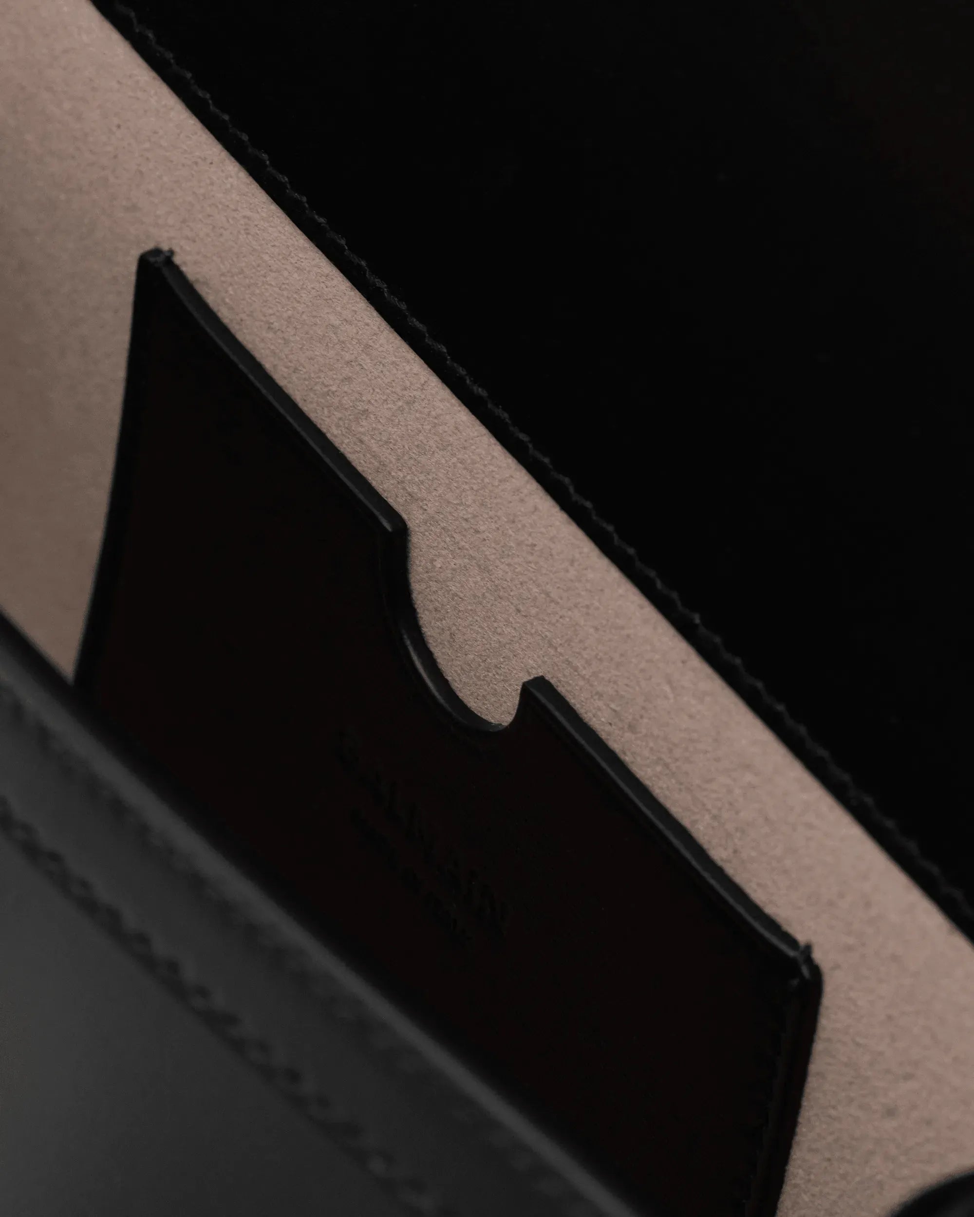 B-Buzz Pouch 23 Leather Clutch - DIHSAN