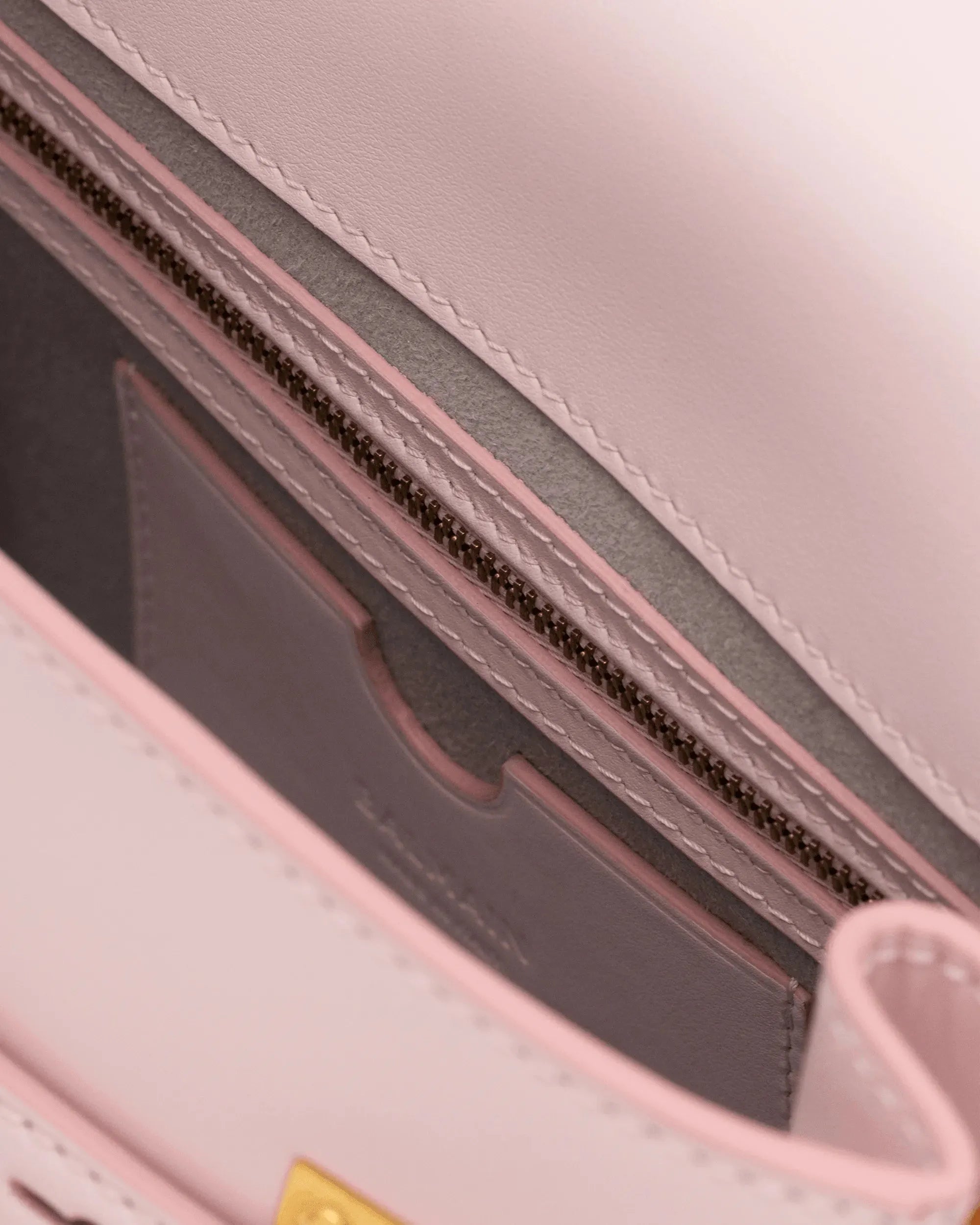 B-Buzz 23 Leather Bag - DIHSAN