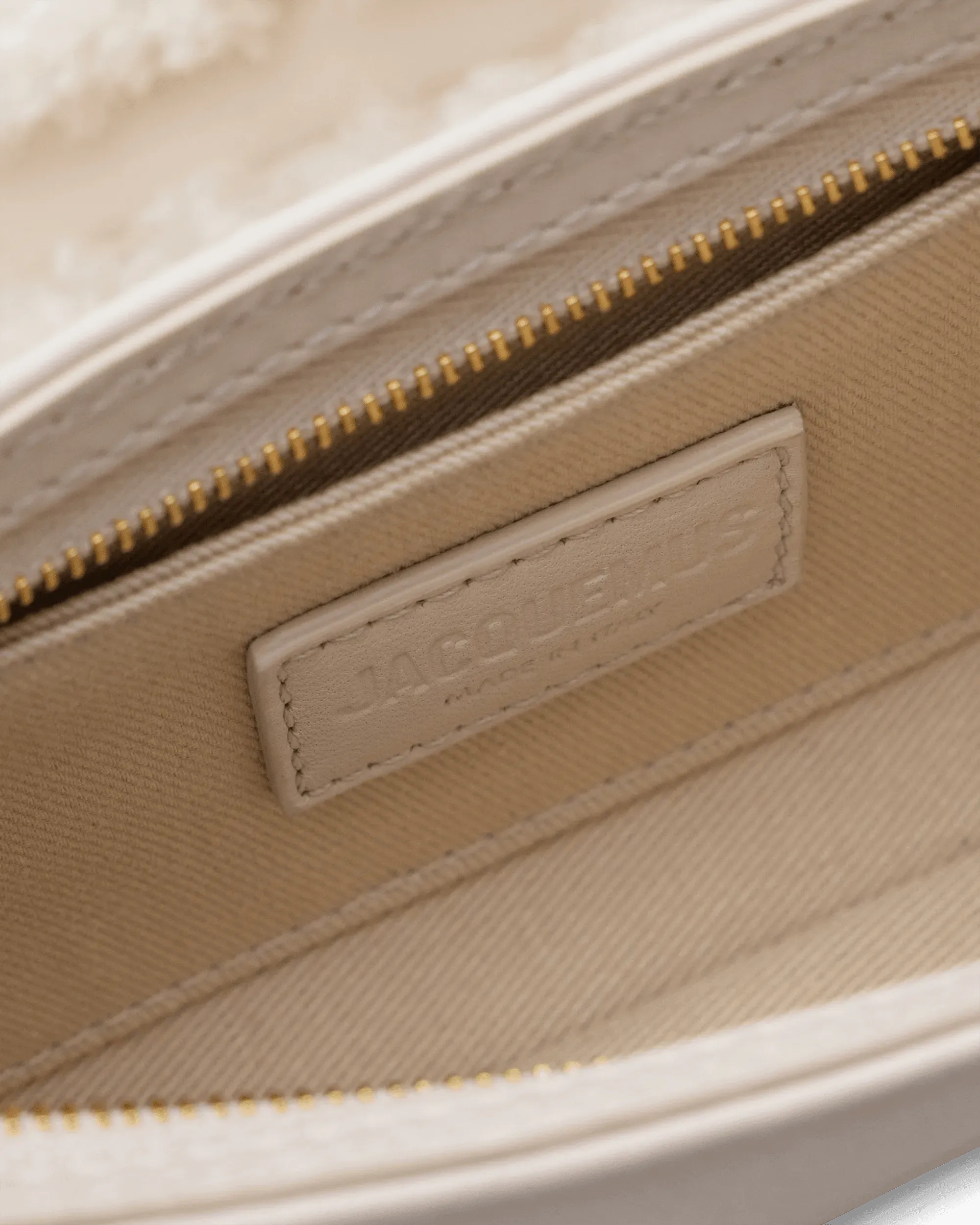 Le Bisou Doux Shoulder Bag - DIHSAN