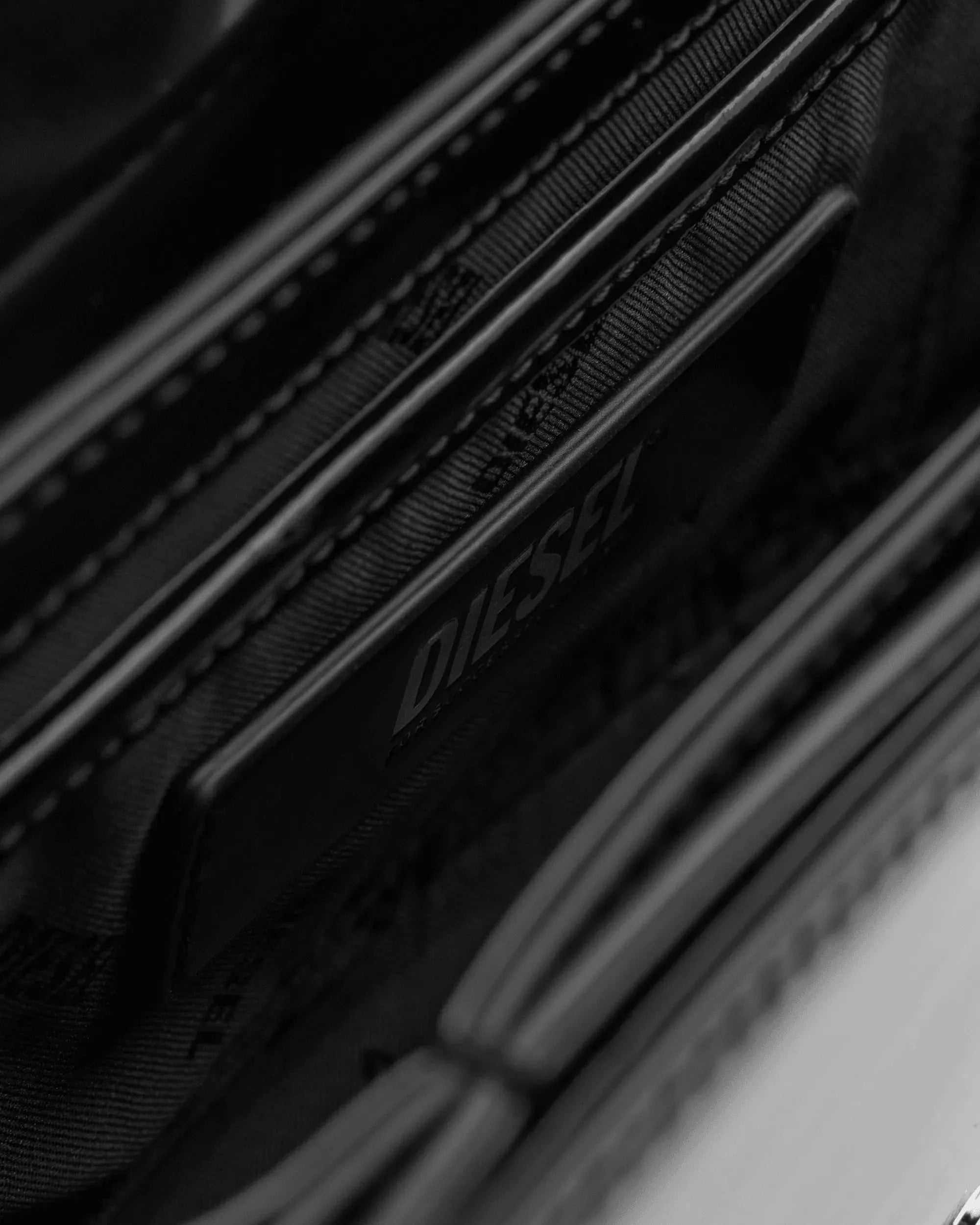 1DR Iconic Mirrored Leather Shoulder Bag - DIHSAN