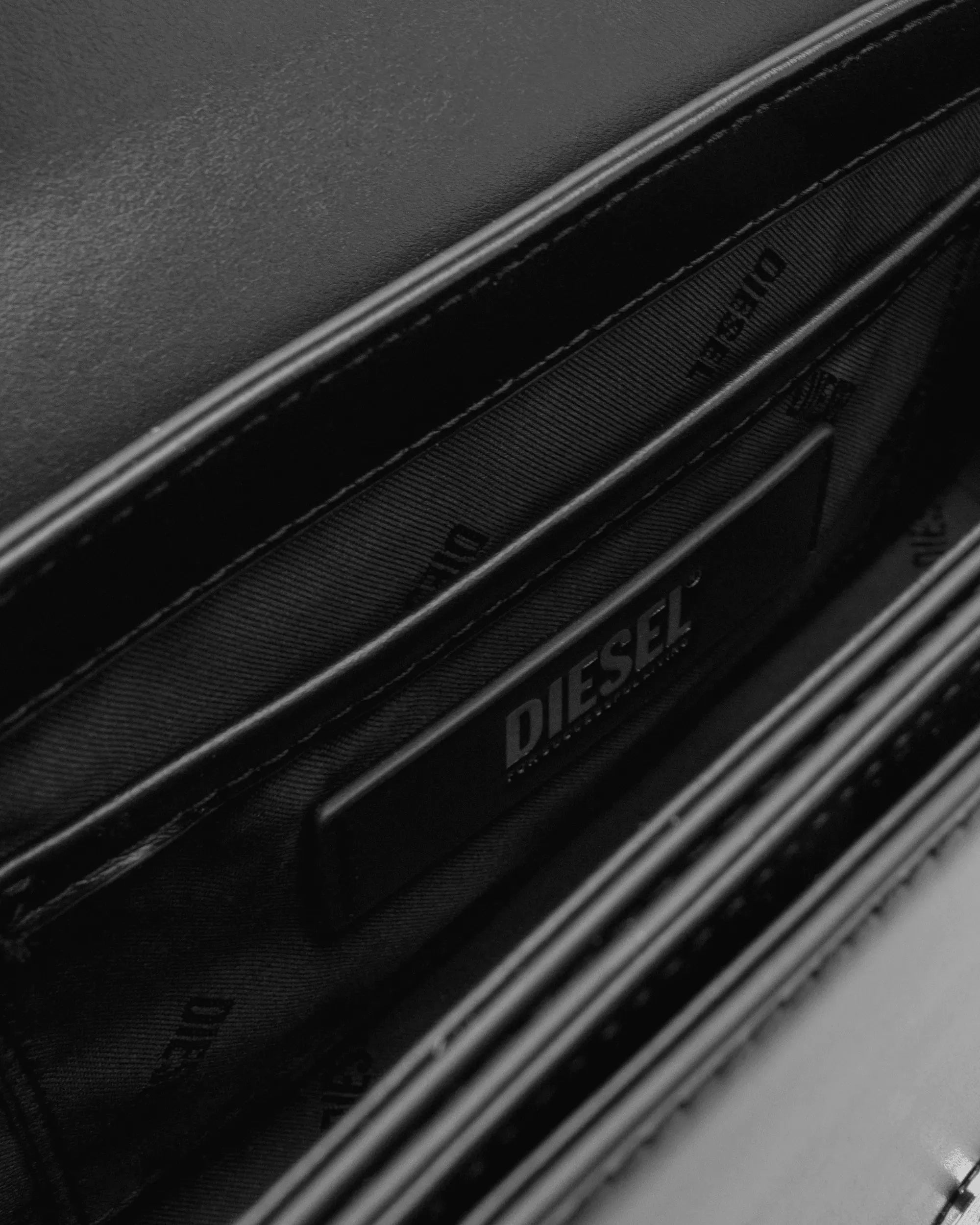 1DR M-Iconic Leather Medium Shoulder Bag - DIHSAN