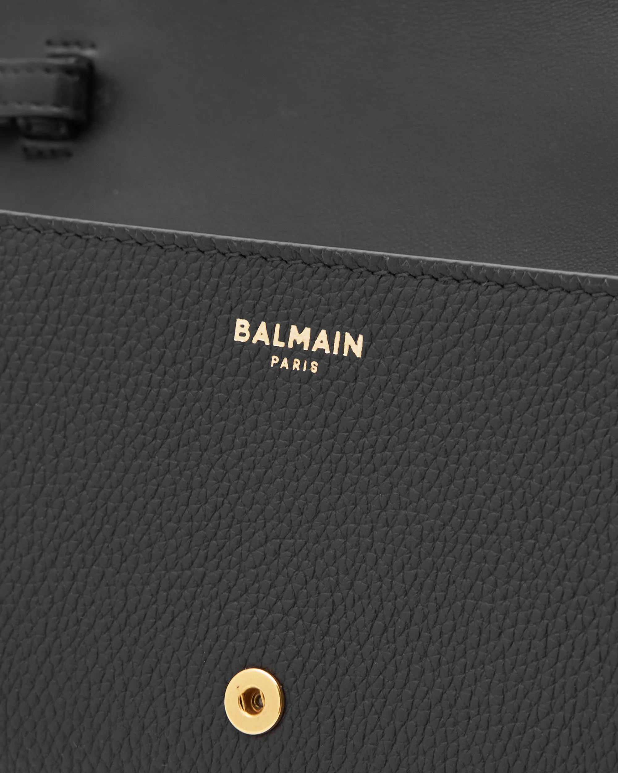 B-Buzz Grained Leather Wallet On Chain - DIHSAN