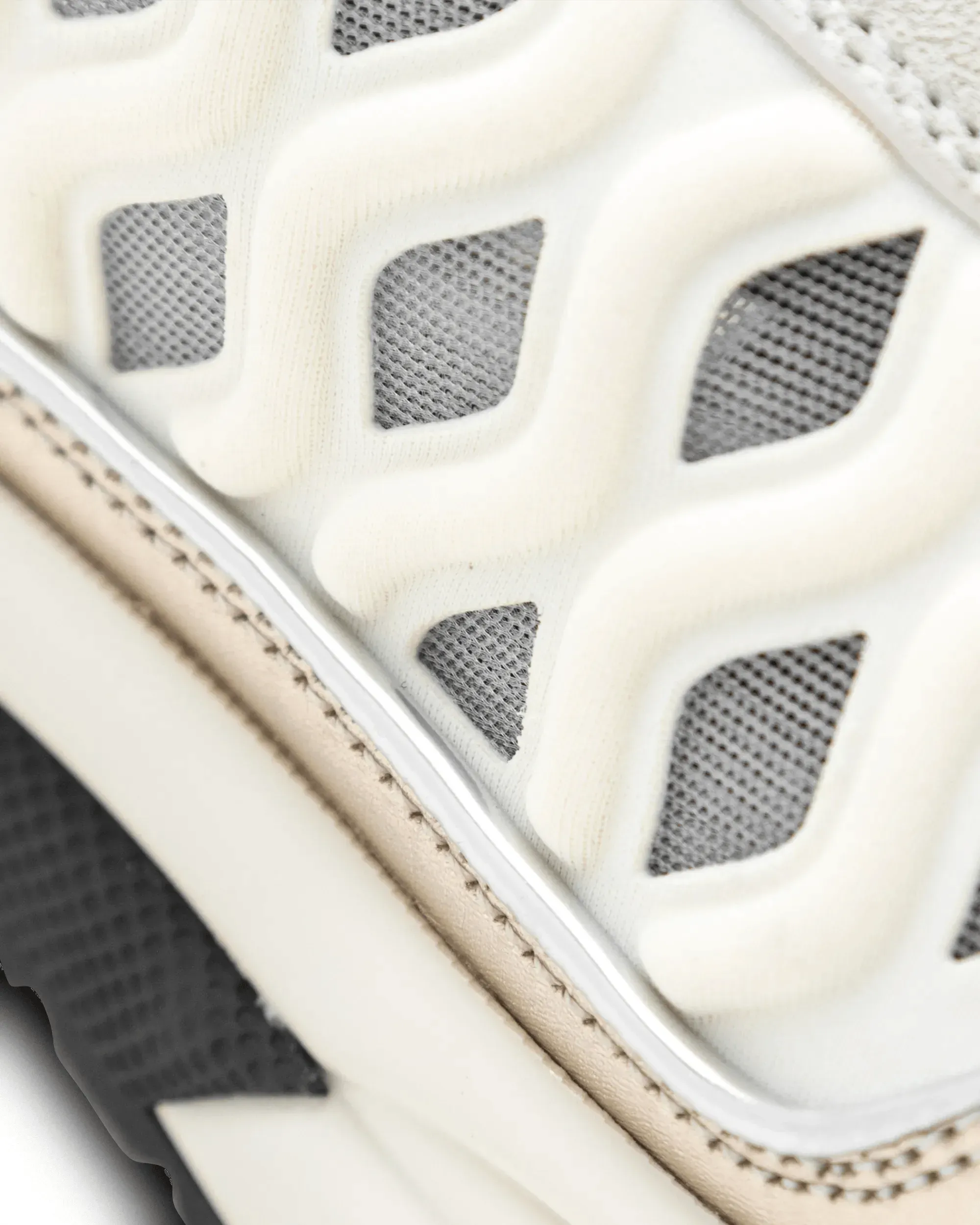 Ready Go Runner Lattice Overlay Sneakers - DIHSAN