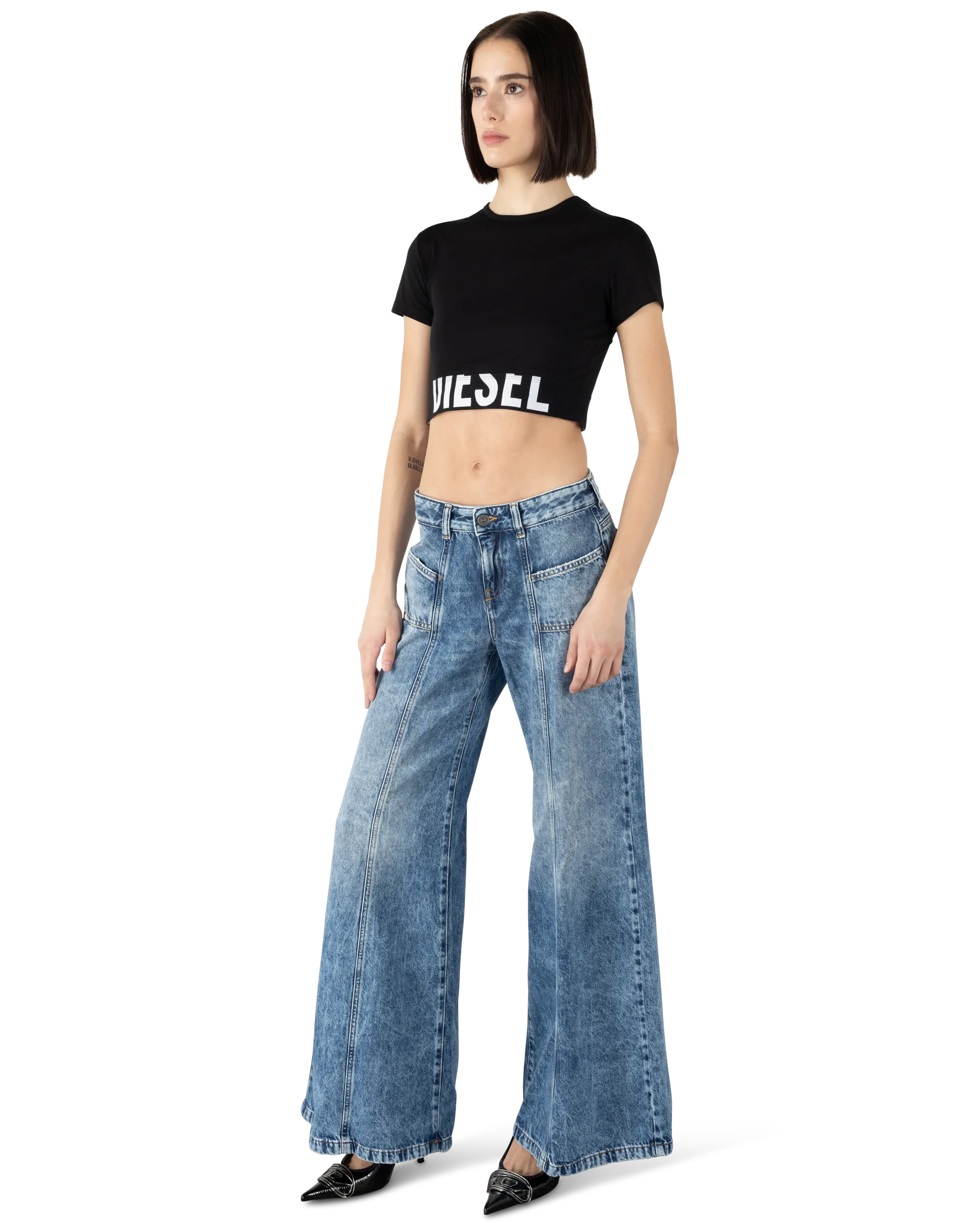 D-Akii Flared Jeans