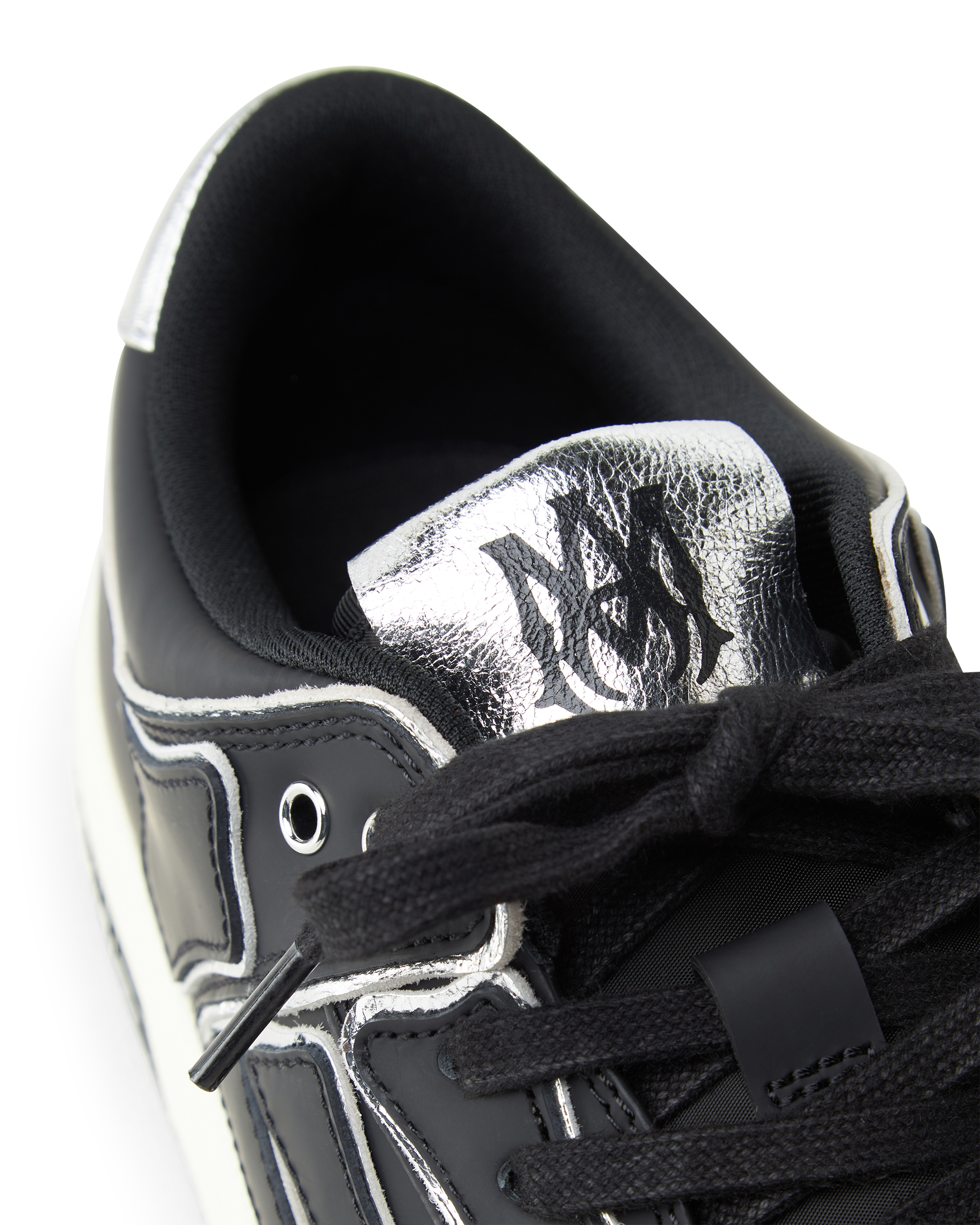 Skel Low Top Sneaker